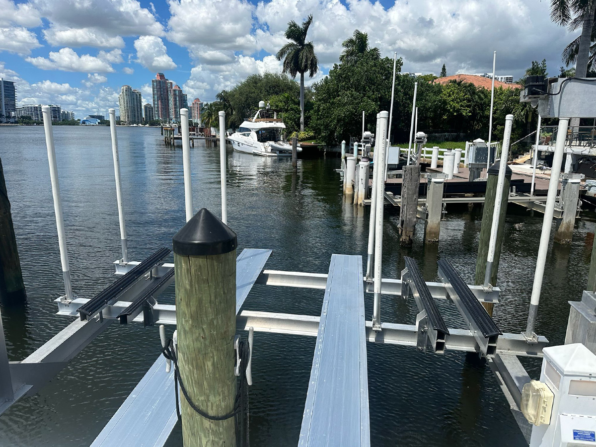 New Faro Boat Lifts 10k Lift Complete with Dual Jet Ski Lift
